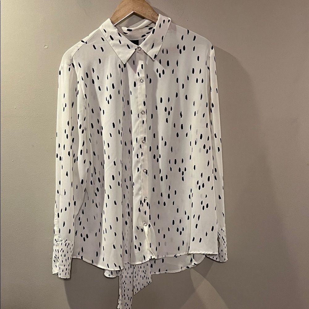 Worthington White and Black Blouse